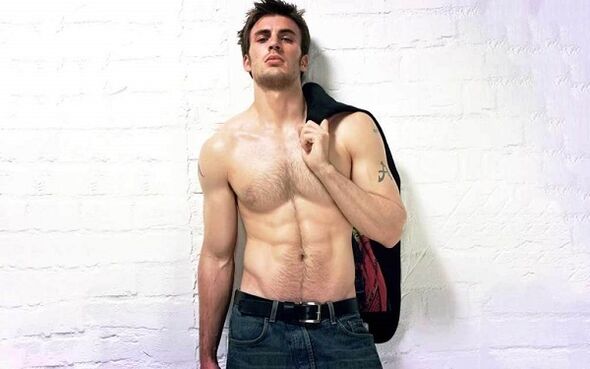 sexy muž so zväčšeným penisom