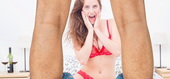 žena prekvapená zväčšením mužského penisu fotografia 2